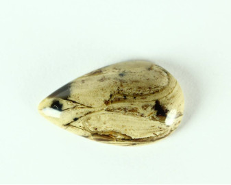 Bursztyn z Indonezji 34,7x20,3 kaboszon