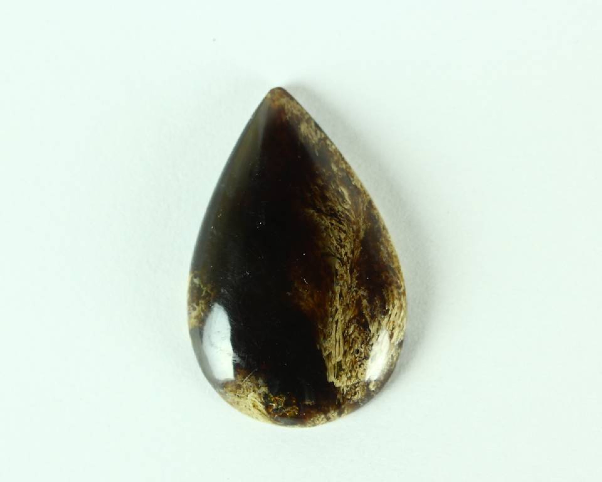 Bursztyn z Indonezji 39,5x25,5 kaboszon
