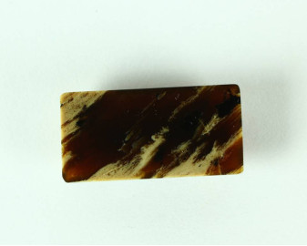 Bursztyn z Indonezji 40,3x20,3 kaboszon