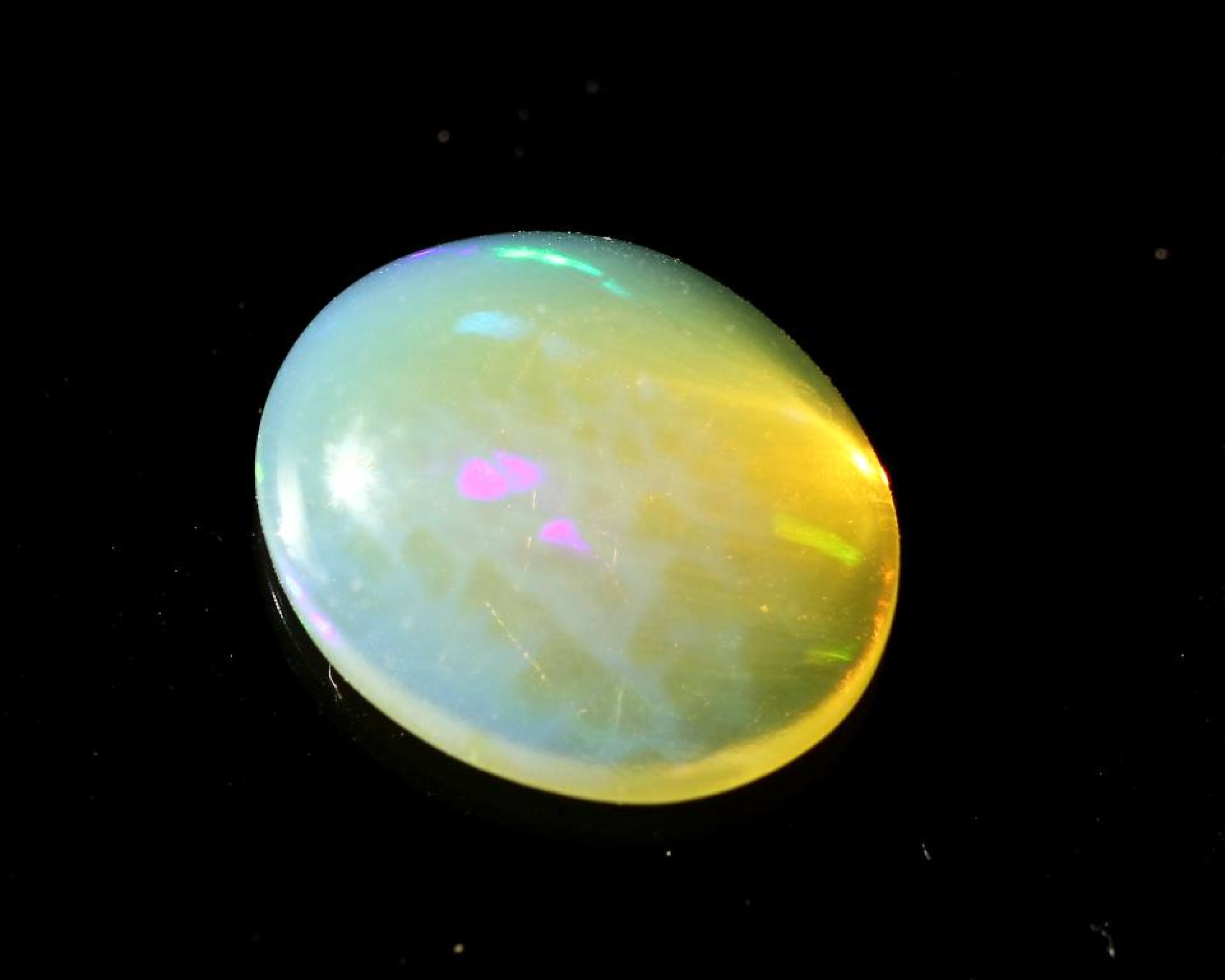 Opal z Etiopii kaboszon