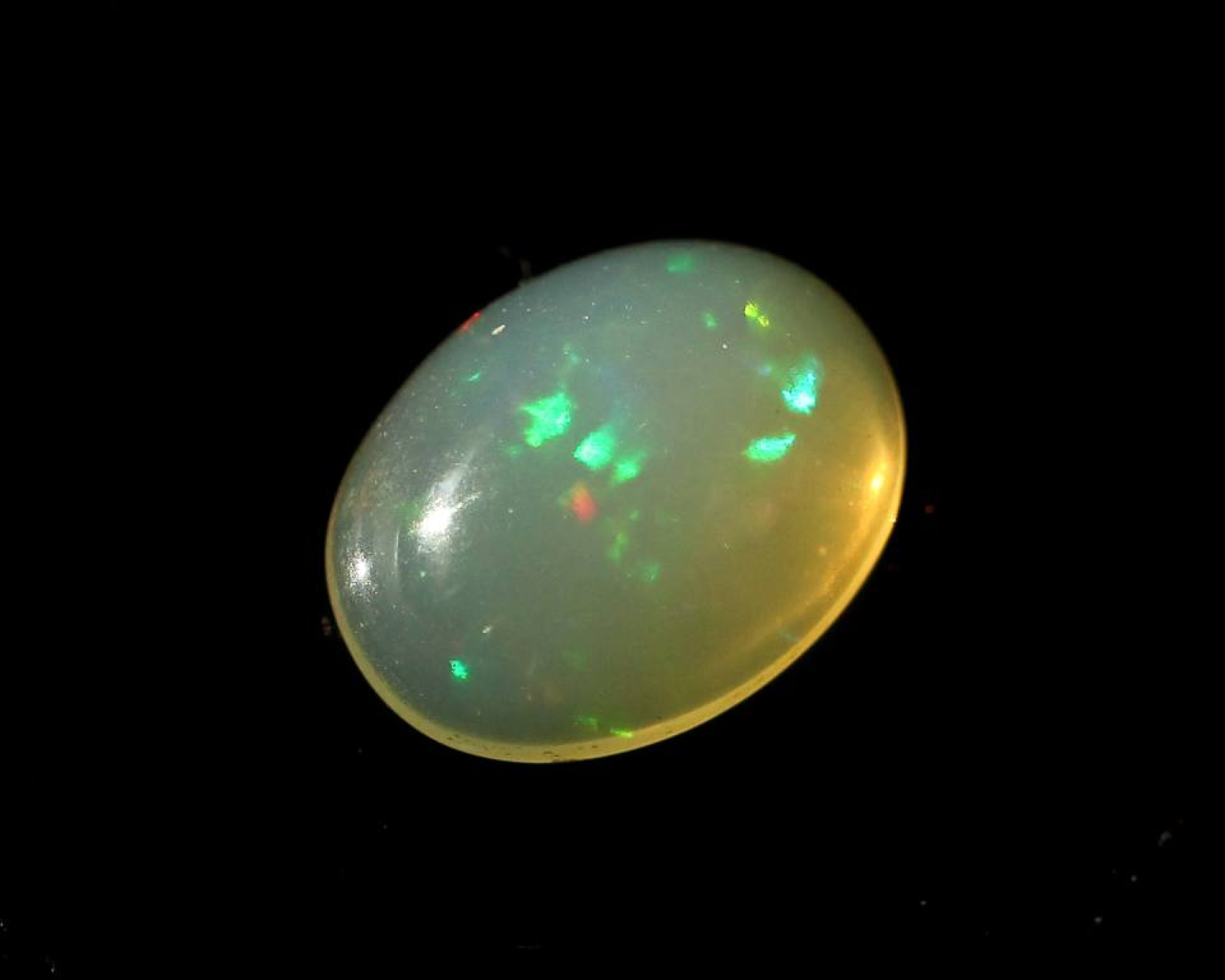 Opal z Etiopii kaboszon