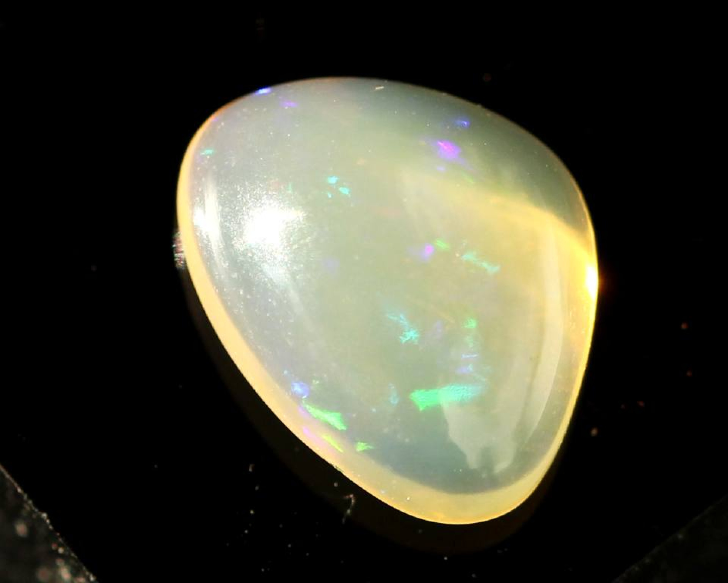 Opal z Etiopii kaboszon