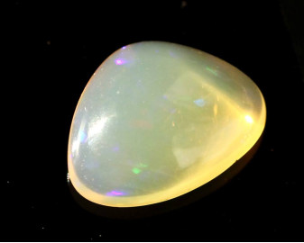 Opal z Etiopii kaboszon