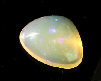 Opal z Etiopii kaboszon