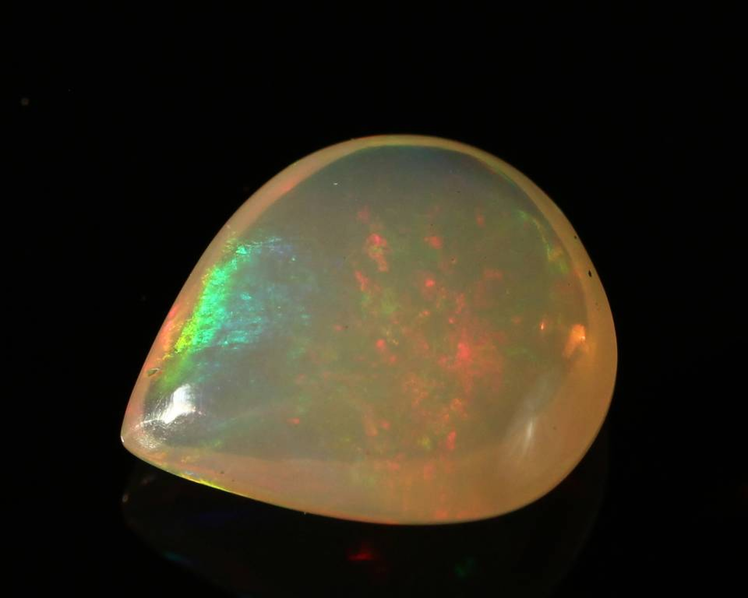 Opal z Etiopii kaboszon