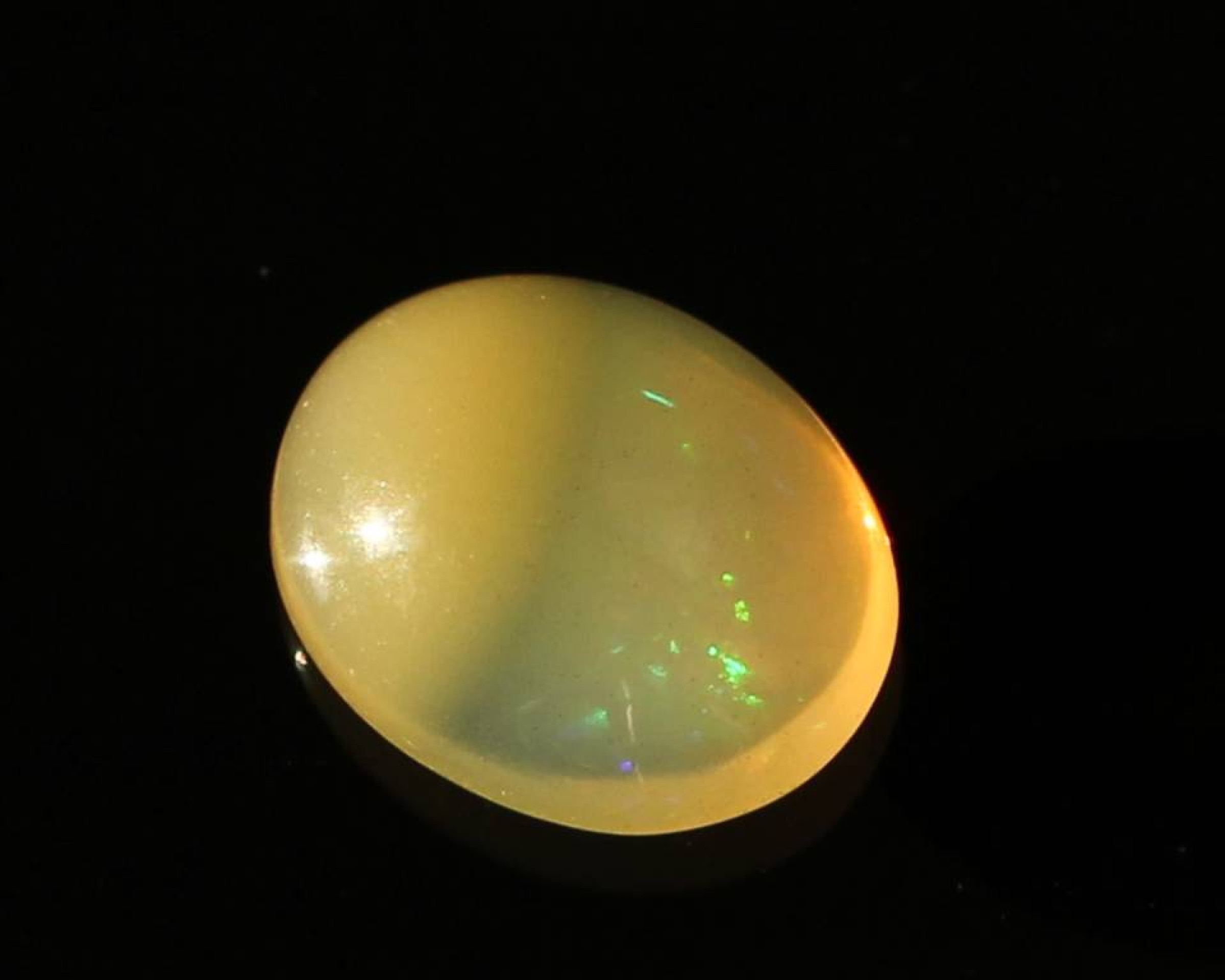 Opal z Etiopii kaboszon