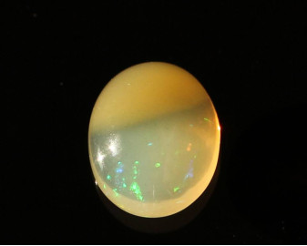 Opal z Etiopii kaboszon