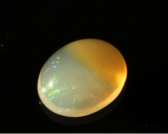 Opal z Etiopii kaboszon