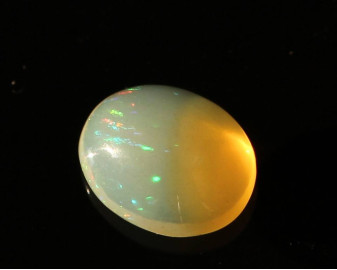 Opal z Etiopii kaboszon