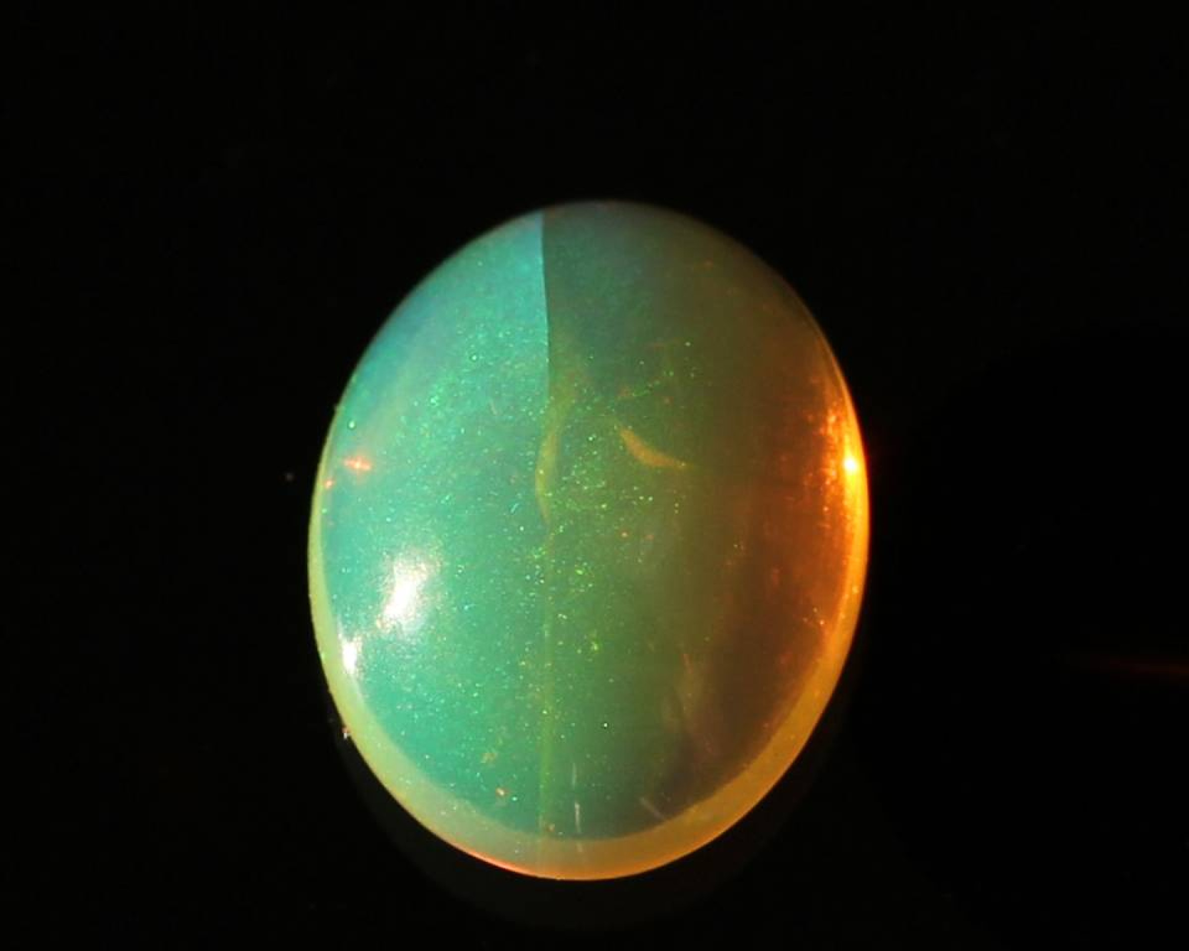 Opal z Etiopii kaboszon