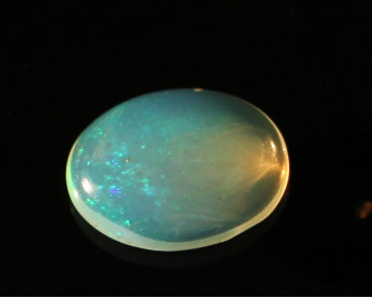 Opal z Etiopii kaboszon
