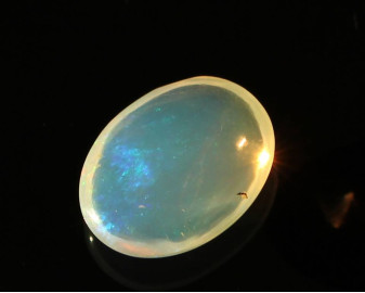 Opal z Etiopii kaboszon