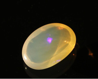 Opal z Etiopii kaboszon