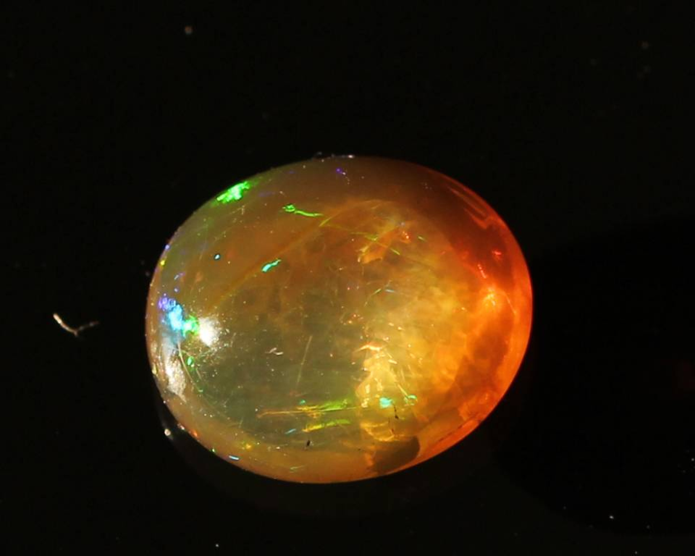 Opal z Etiopii kaboszon