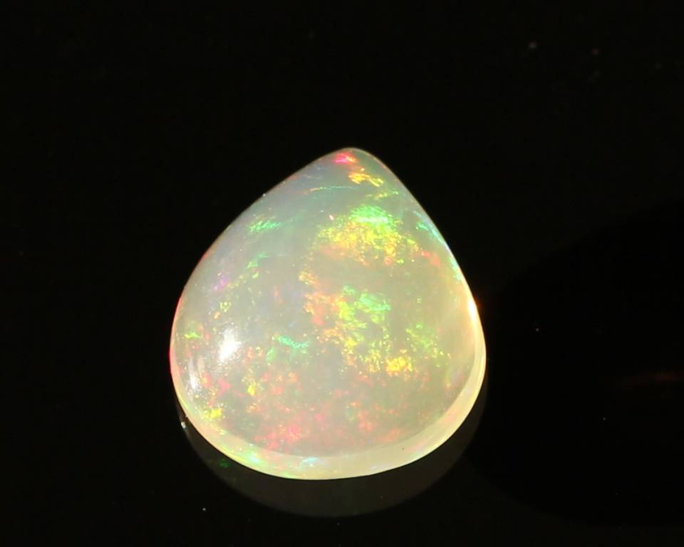 Opal z Etiopii kaboszon