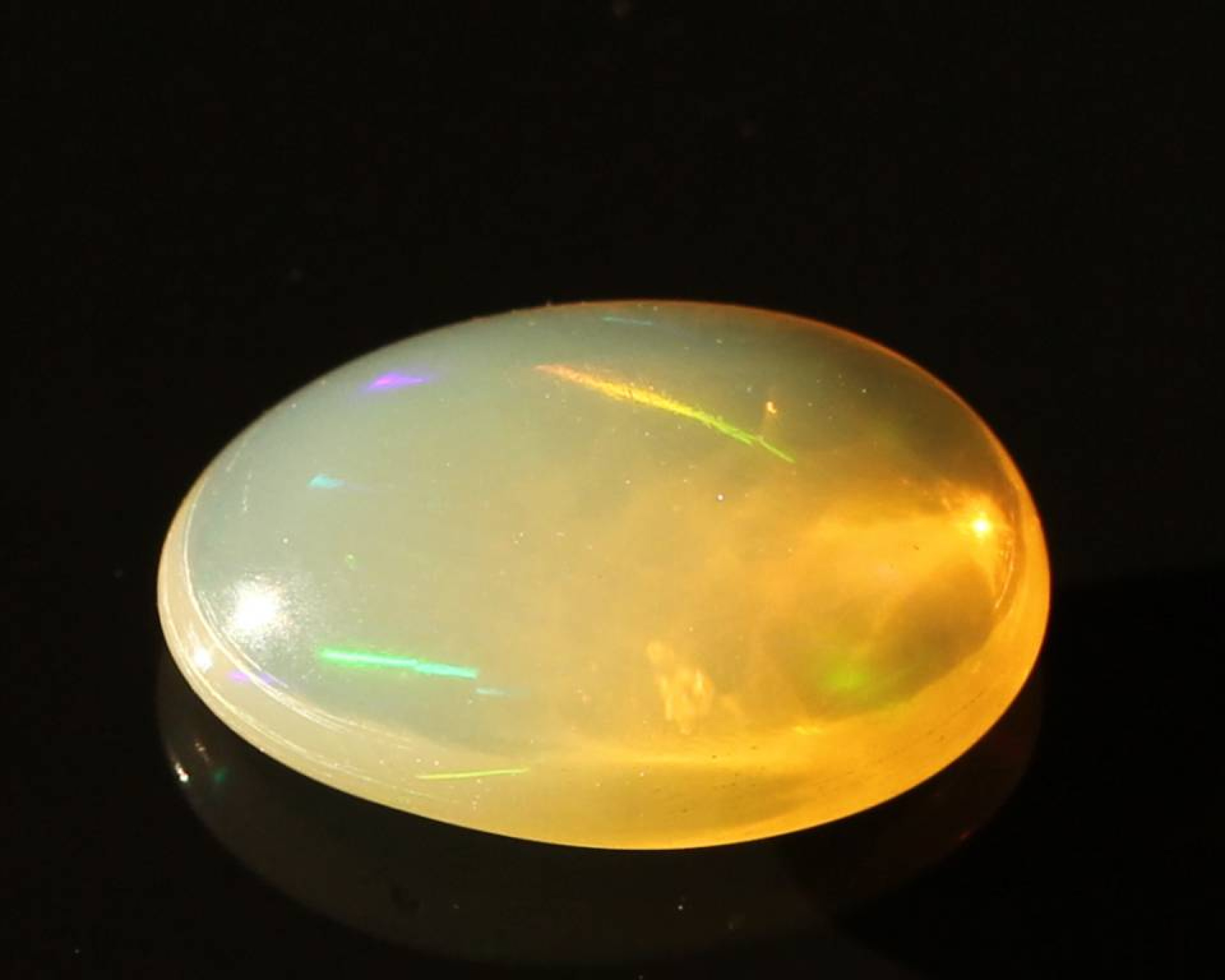 Opal z Etiopii kaboszon