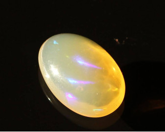 Opal z Etiopii kaboszon