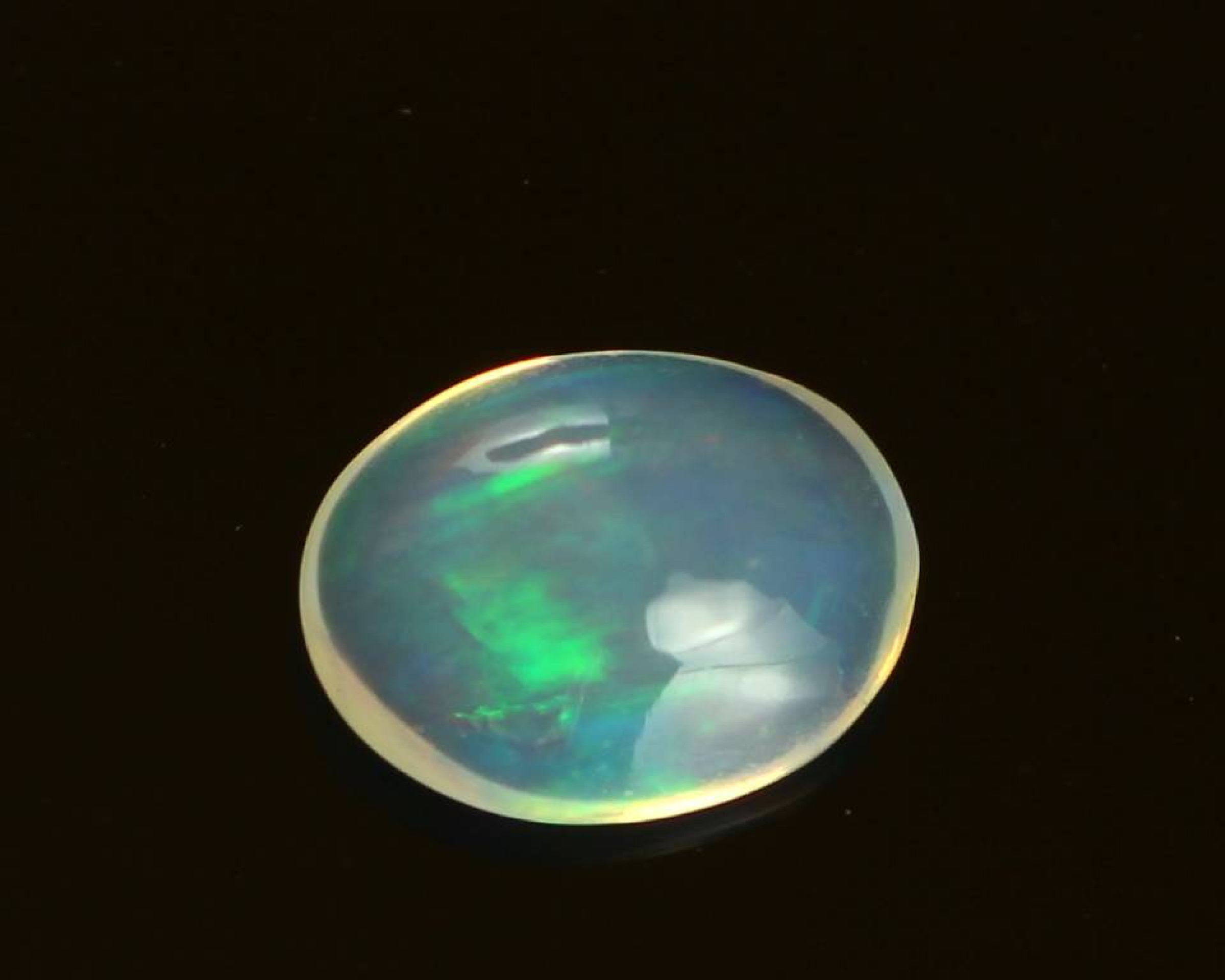 Opal z Etiopii kaboszon