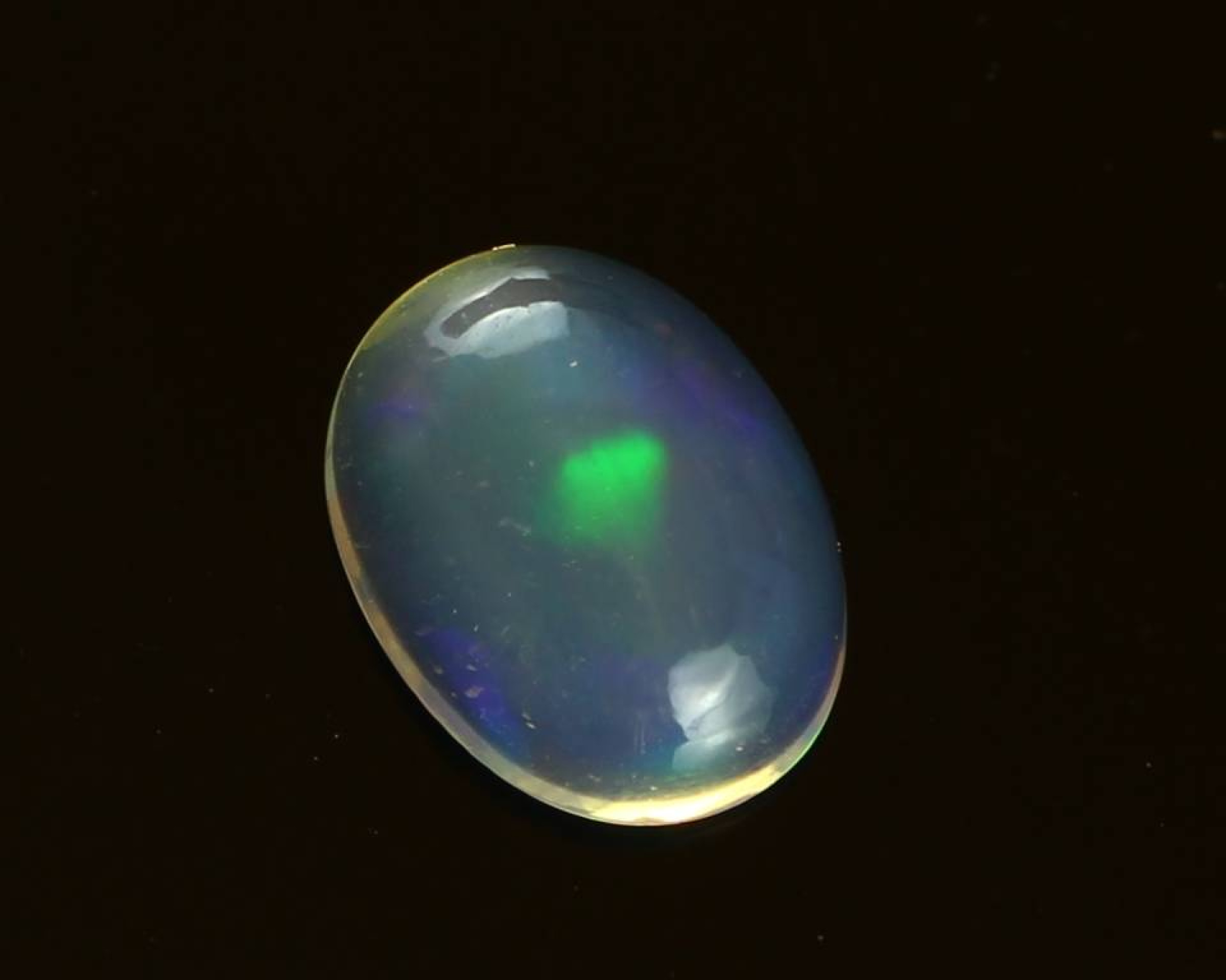 Opal z Etiopii kaboszon