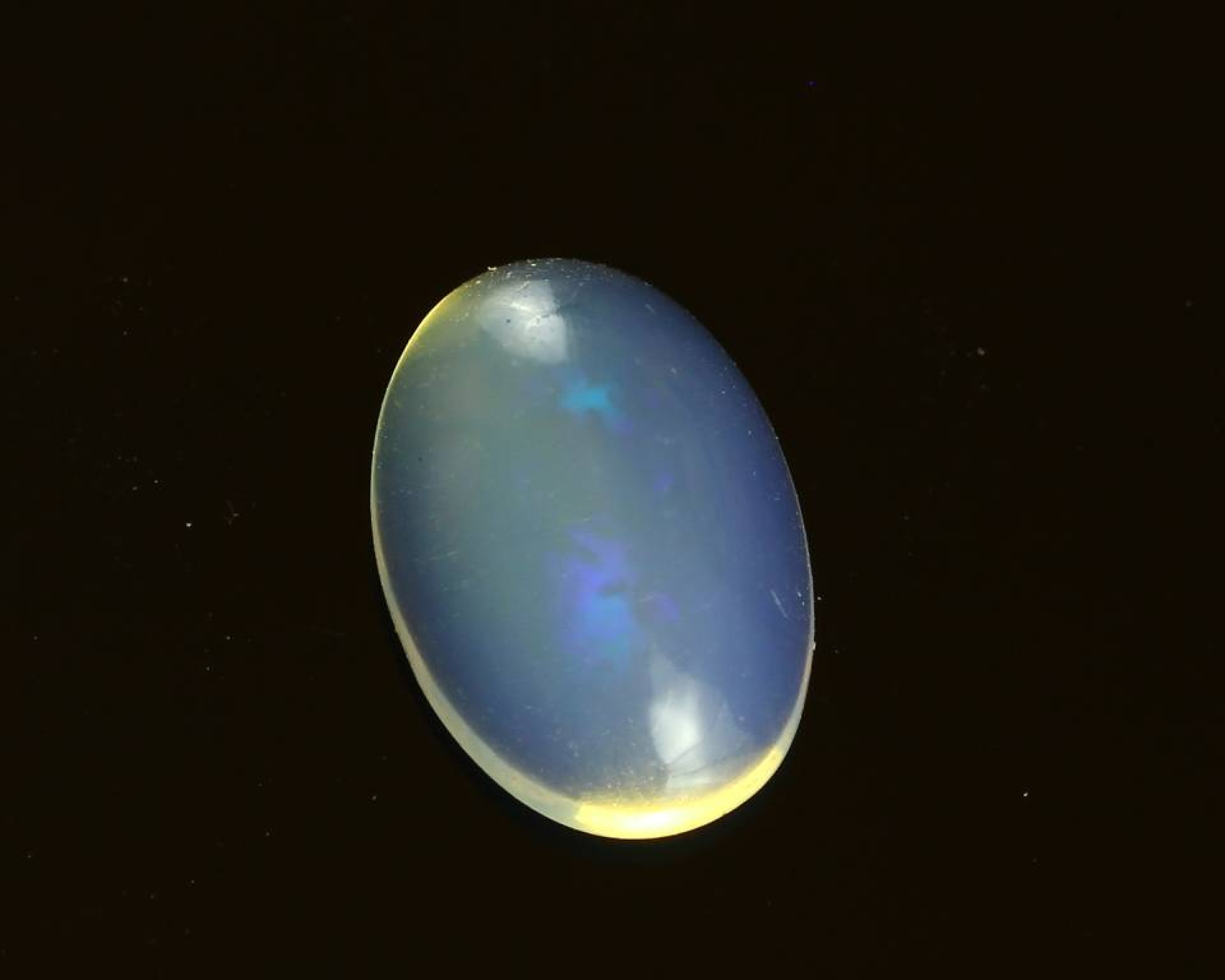 Opal z Etiopii kaboszon