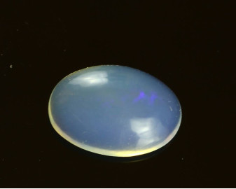 Opal z Etiopii kaboszon