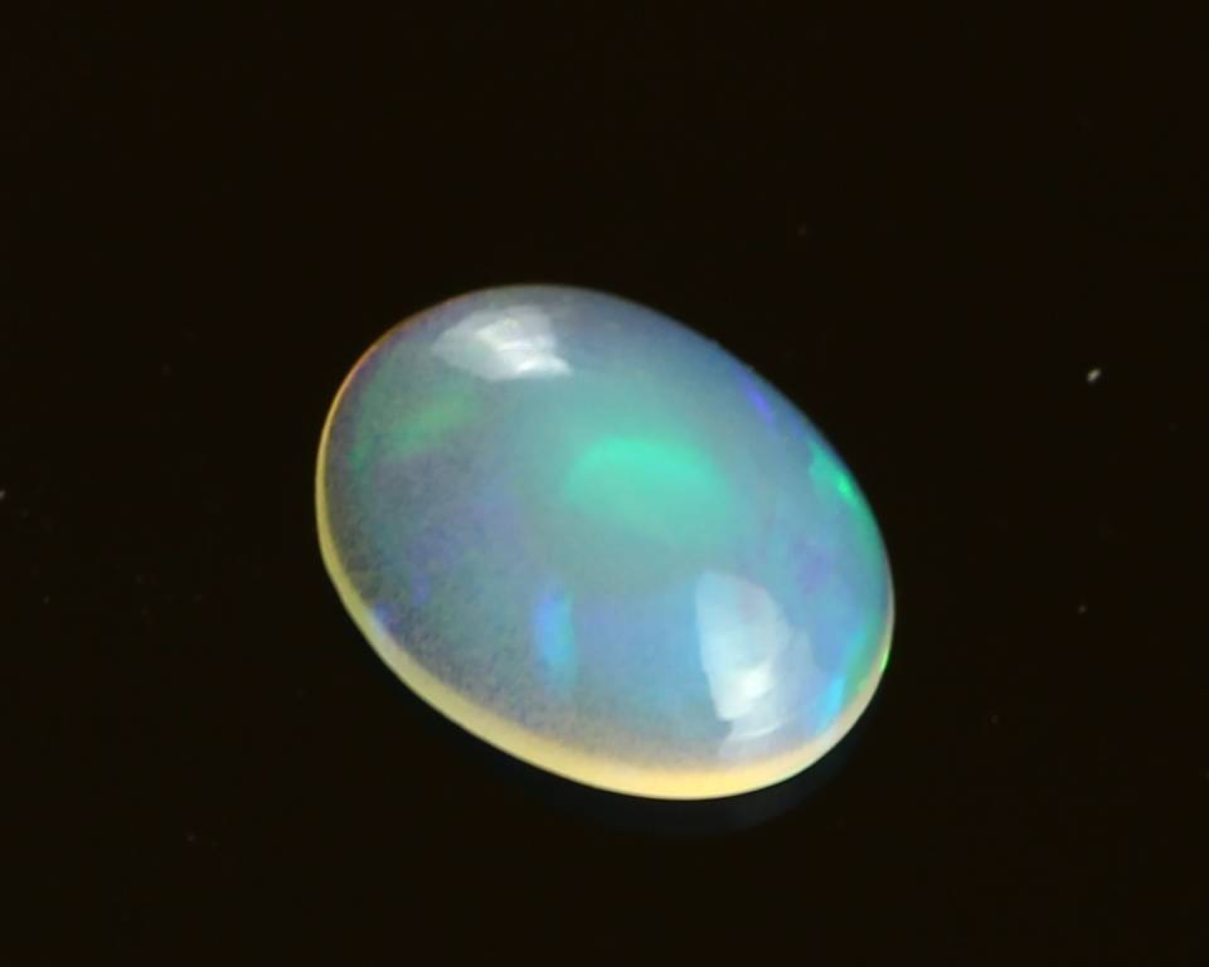 Opal z Etiopii kaboszon