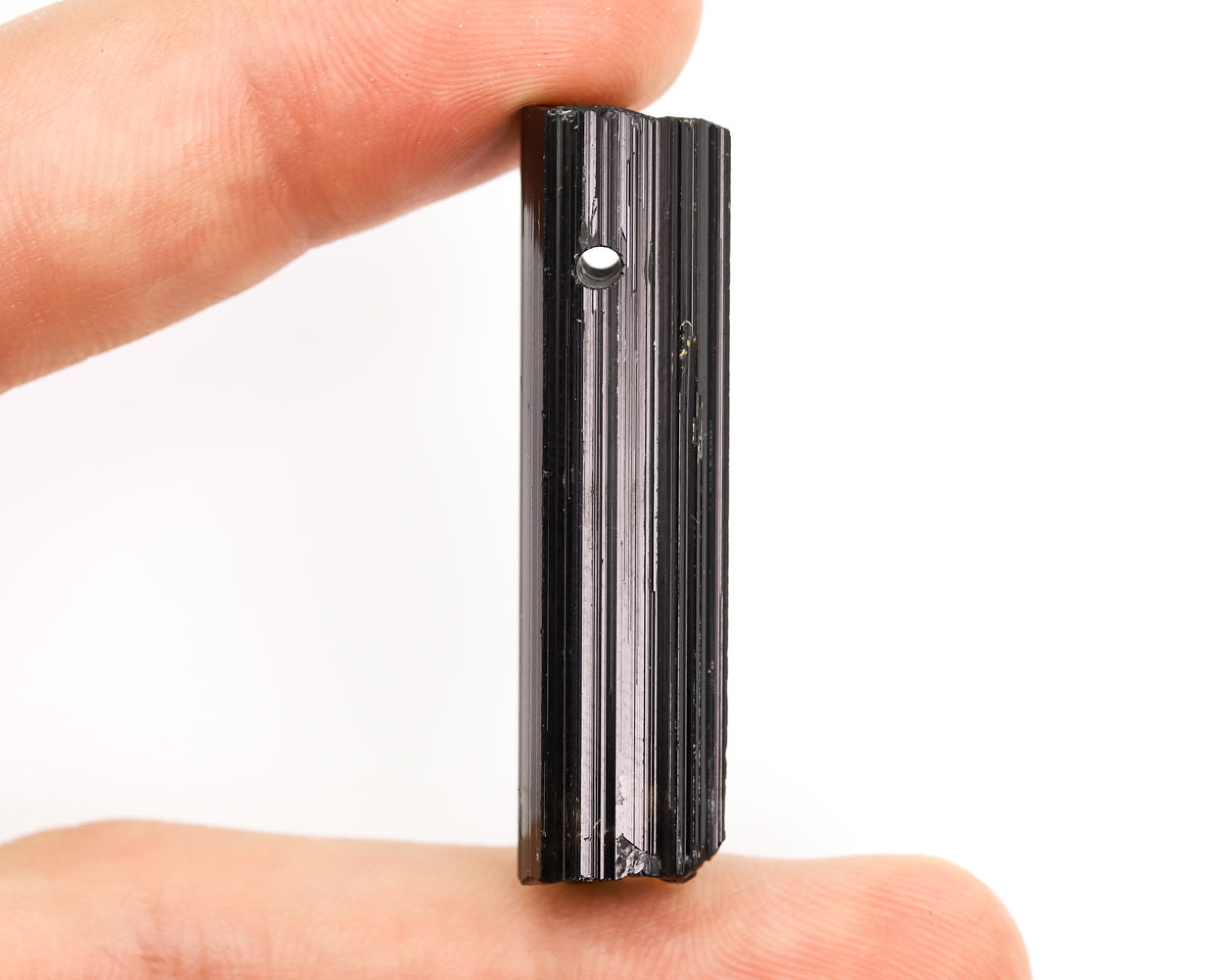 Turmalin Czarny wiercony 2mm