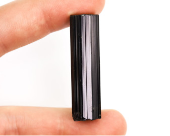 Turmalin Czarny wiercony 2mm