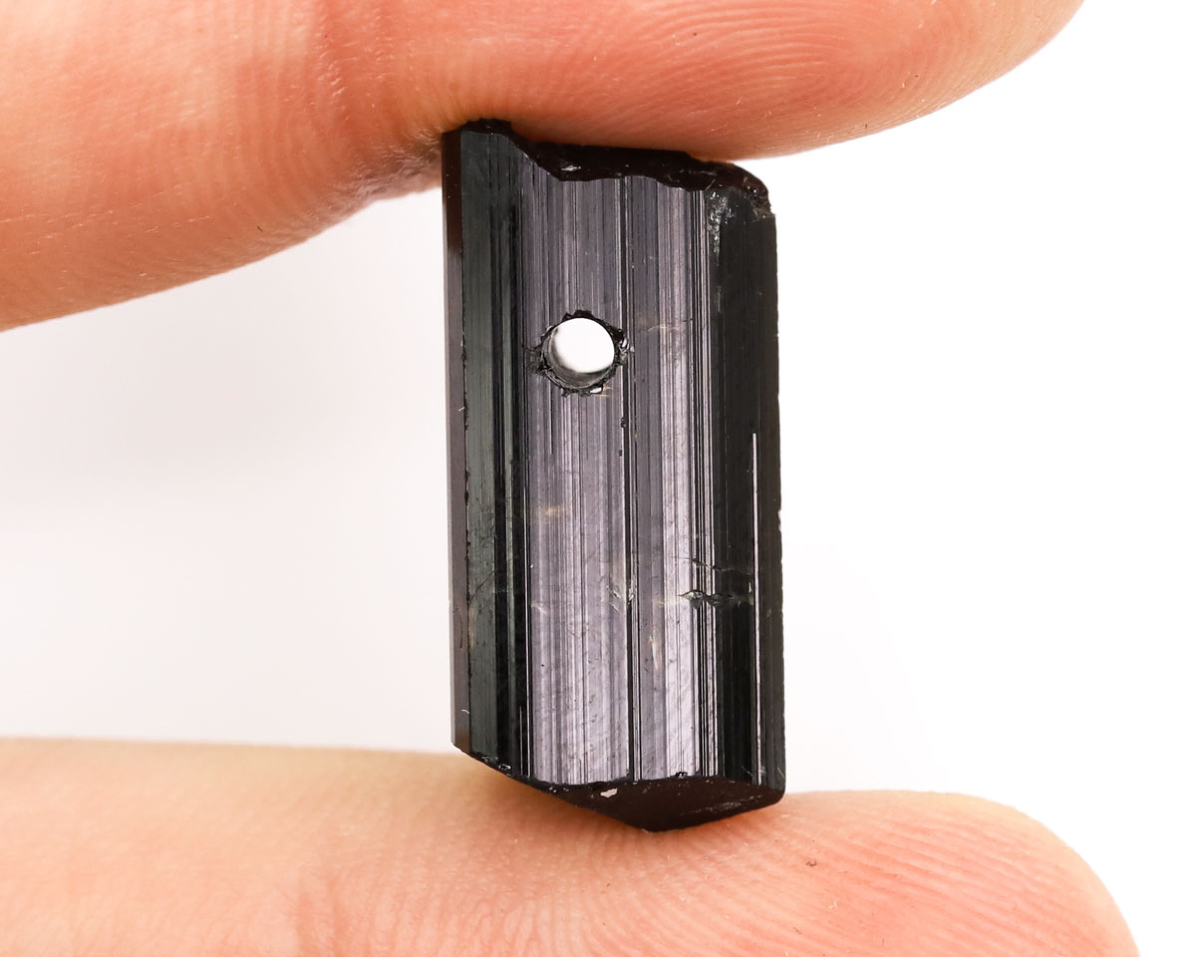 Turmalin Czarny wiercony 2mm