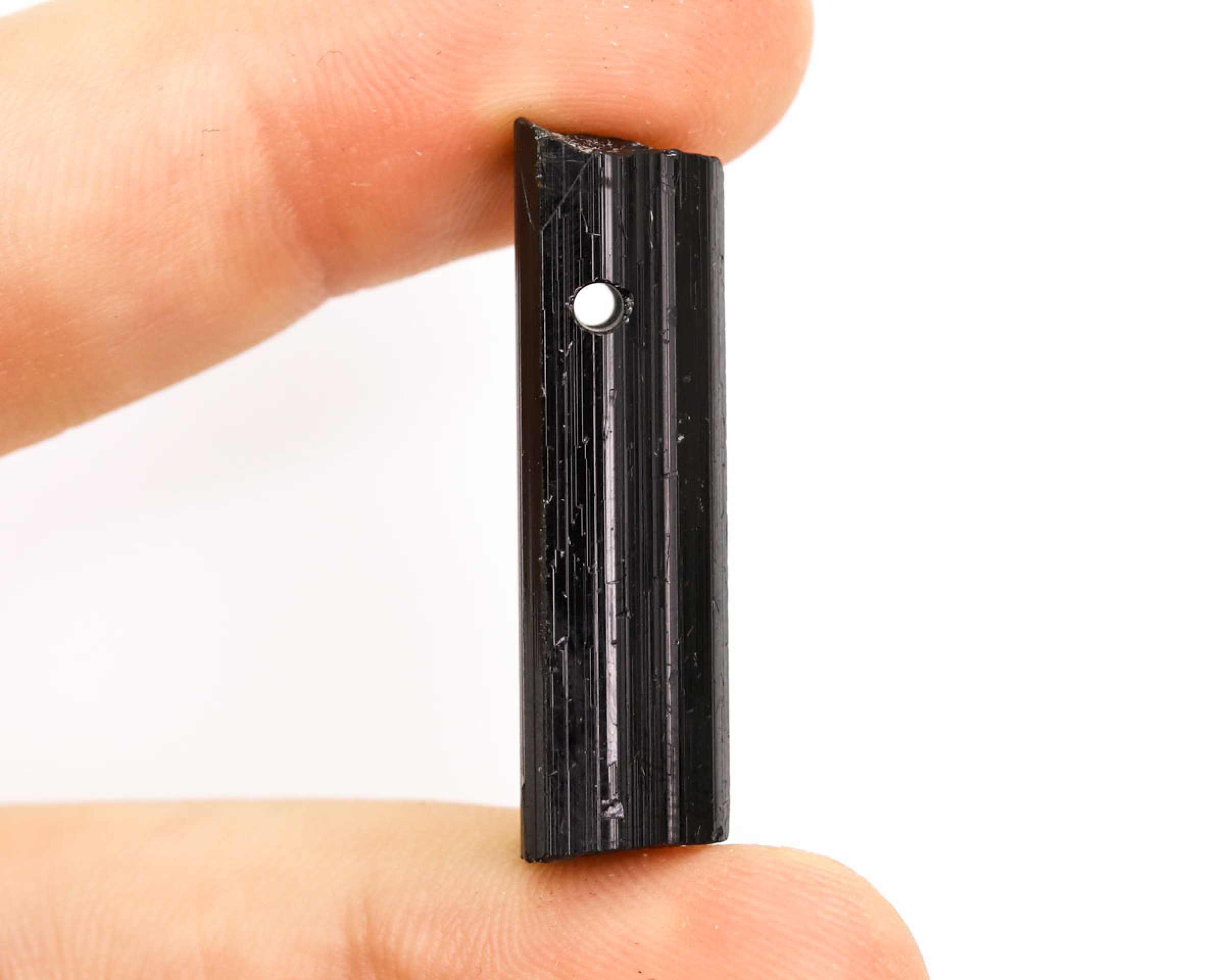 Turmalin Czarny wiercony 2mm