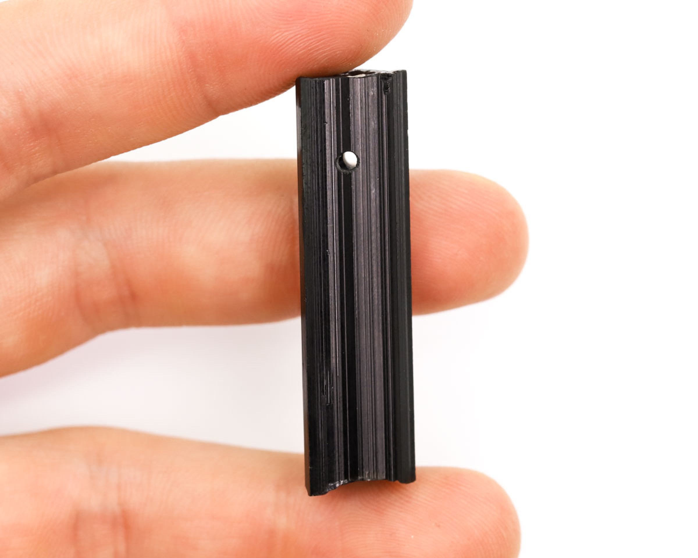 Turmalin Czarny wiercony 2mm