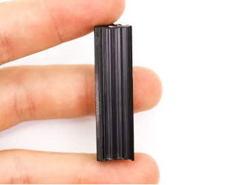 Turmalin Czarny wiercony 2mm