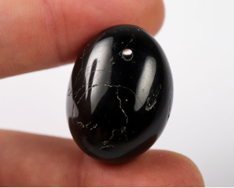 Turmalin czarny wiercony 2mm