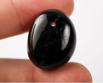 Turmalin czarny wiercony 2mm