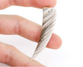 Krzemień pasiasty kieł wiercony 1,2mm