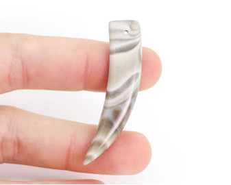 Krzemień pasiasty kieł wiercony 1,2mm