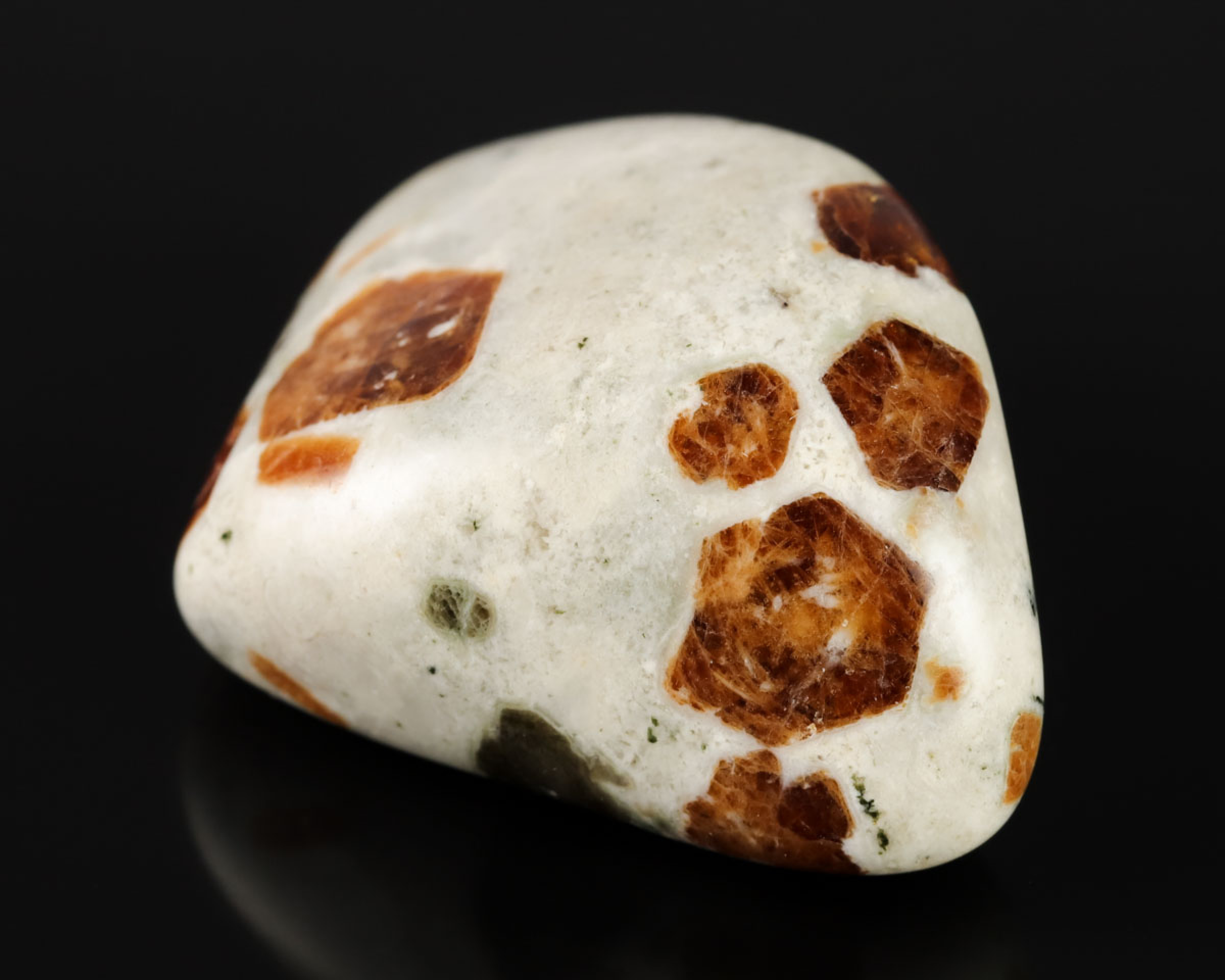 Granat w Wollastonicie 