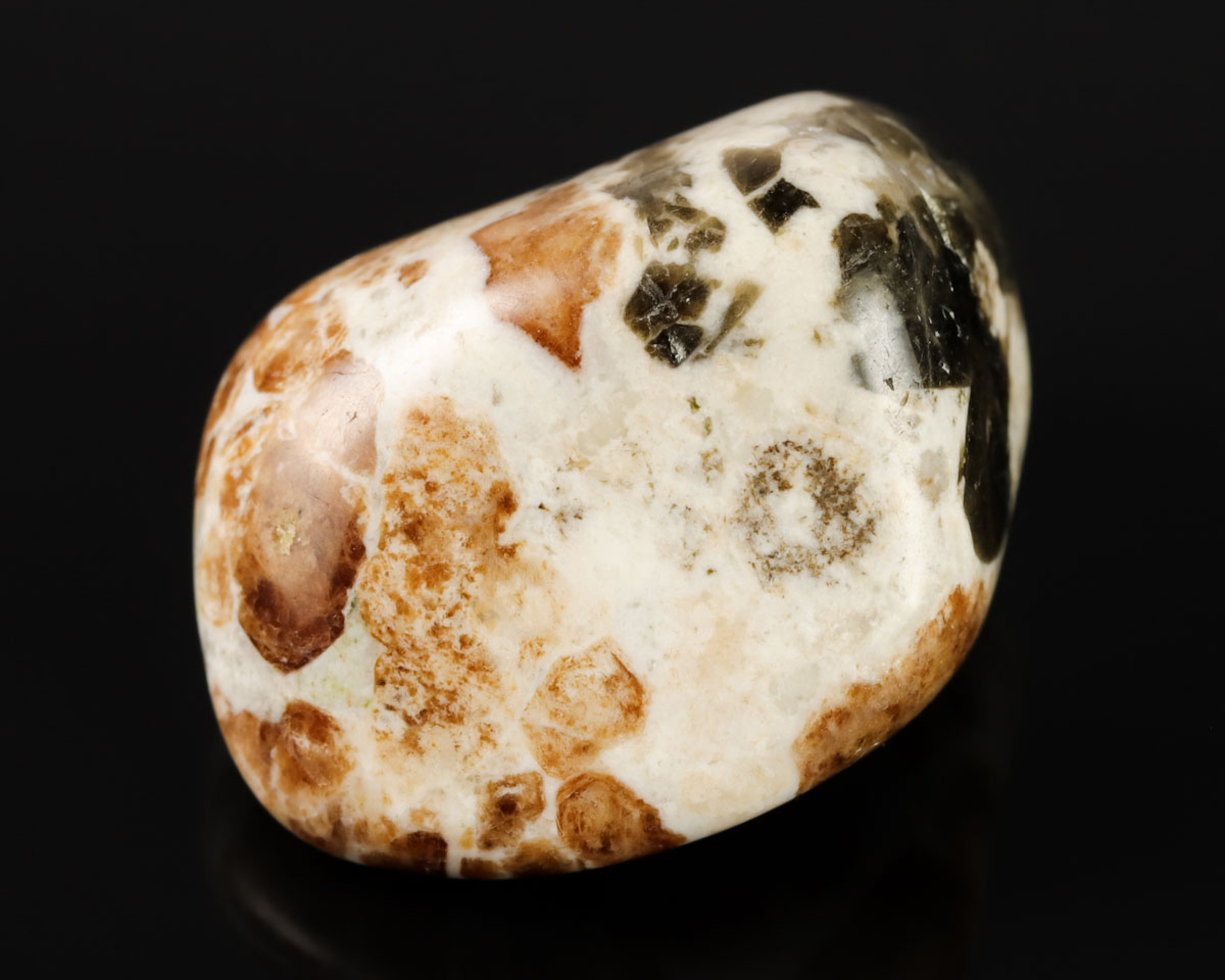 Granat w Wollastonicie 