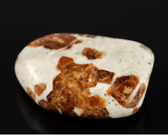 Granat w Wollastonicie 