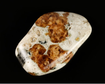 Granat w Wollastonicie 