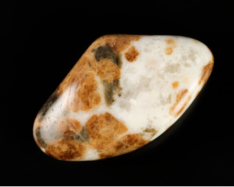 Granat w Wollastonicie 