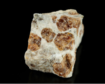 Granat w Wollastonicie 