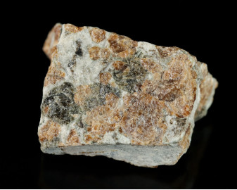 Granat w Wollastonicie 