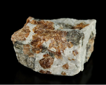 Granat w Wollastonicie 