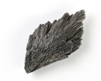 Kyanit czarny
