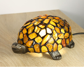 Lampa żółw z bursztynu