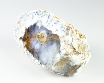 Opal dendrytowy (merlinit)